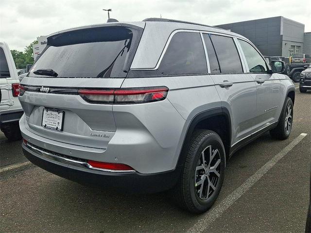 Photo of 2025 Silver Zynith Jeep Grand Cherokee