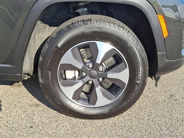 Photo of 2024 Rocky Mountain Pearlcoat Jeep Grand Cherokee 4xe