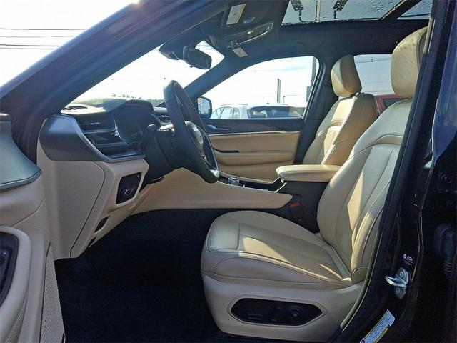 Photo of 2024 Rocky Mountain Pearlcoat Jeep Grand Cherokee 4xe