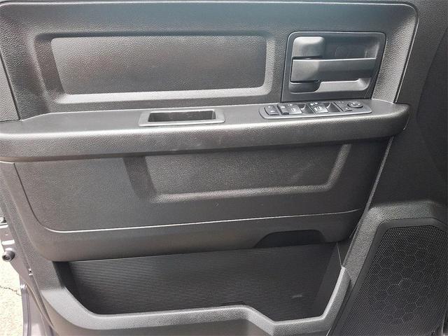 Photo of 2018 Granite Crystal Metallic Clearcoat RAM 1500