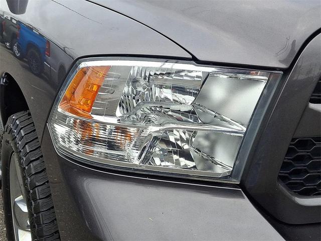 Photo of 2018 Granite Crystal Metallic Clearcoat RAM 1500