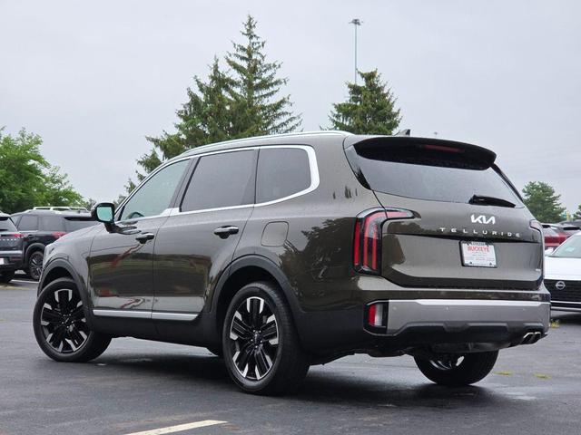 Photo of 2025 Dark Moss Kia Telluride