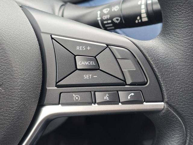 Photo of 2025 Brilliant Silver Metallic Nissan Versa