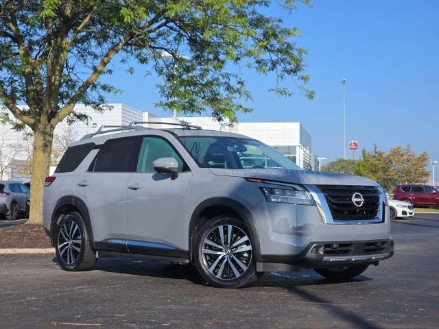 Photo of 2024 Boulder Gray Pe Nissan Pathfinder