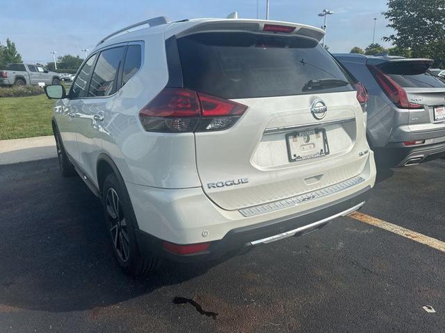 Photo of 2020 White Nissan Rogue