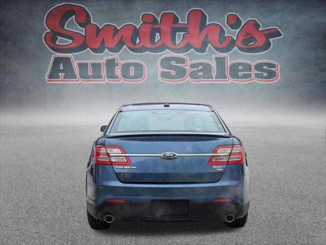 Photo of 2018 Blue Metallic Ford Taurus