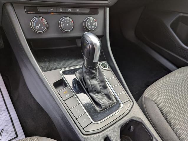 Photo of 2021 Pure White Volkswagen Jetta