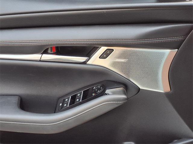 Photo of 2022 Snowflake White Pearl Mica Mazda Mazda3