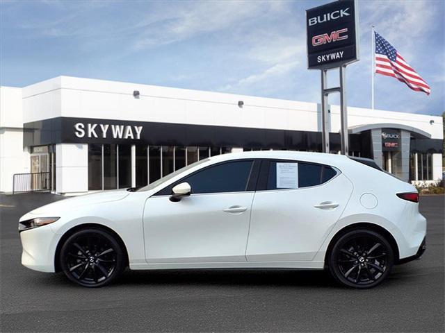 Photo of 2022 Snowflake White Pearl Mica Mazda Mazda3