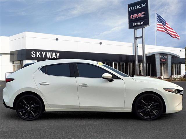 Photo of 2022 Snowflake White Pearl Mica Mazda Mazda3