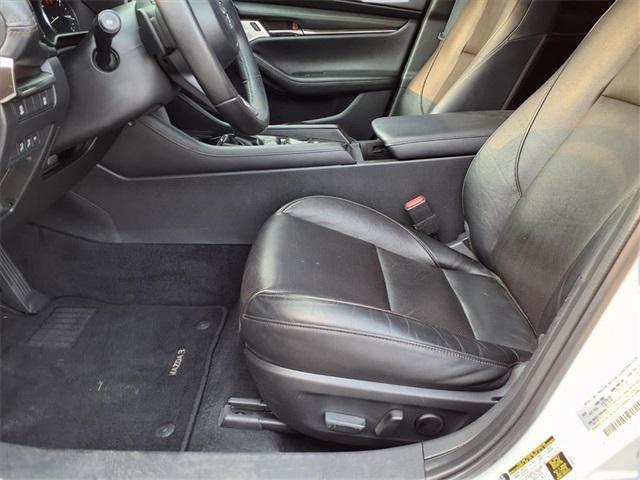 Photo of 2022 Snowflake White Pearl Mica Mazda Mazda3