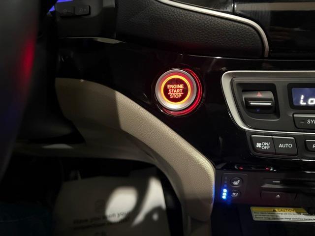 Photo of 2021 White Honda Pilot