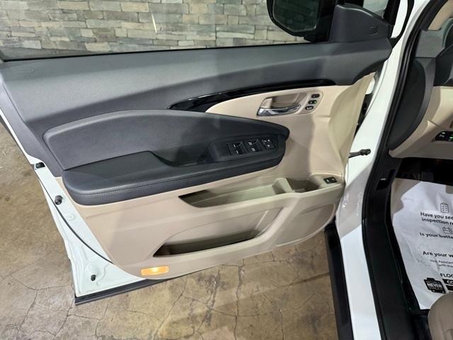 Photo of 2021 White Honda Pilot