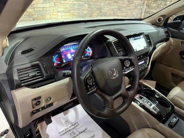 Photo of 2021 White Honda Pilot