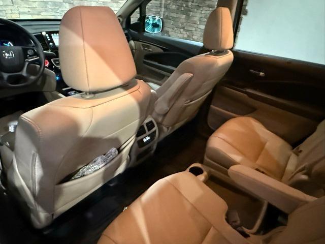 Photo of 2021 White Honda Pilot