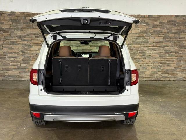 Photo of 2021 White Honda Pilot