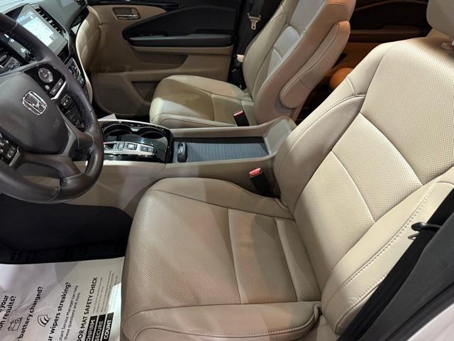 Photo of 2021 White Honda Pilot