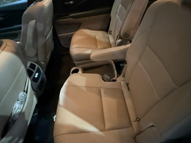 Photo of 2021 White Honda Pilot