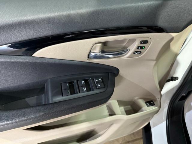 Photo of 2021 White Honda Pilot