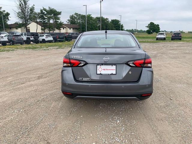 Photo of 2025 Gun Metallic Nissan Versa