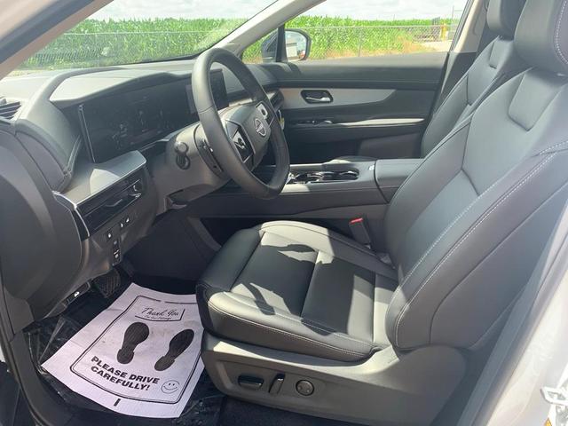 Photo of 2025 Everest White P Nissan Murano