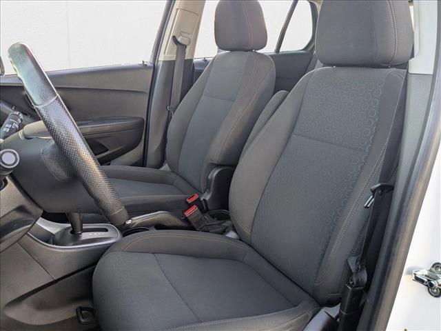 Photo of 2019 Summit White Chevrolet Trax