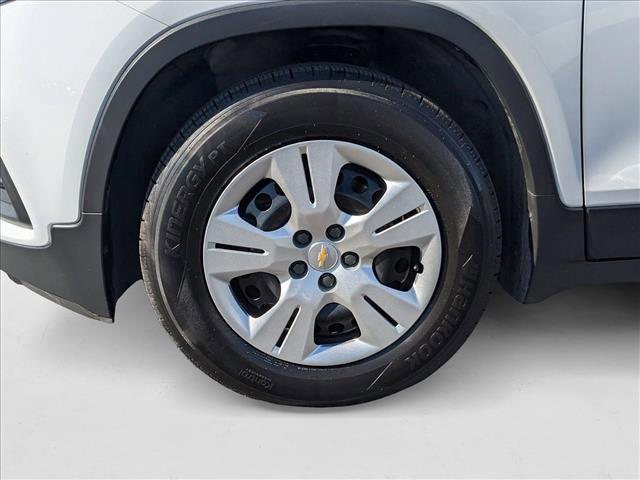 Photo of 2019 Summit White Chevrolet Trax