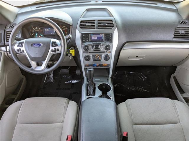 Photo of 2015 Oxford White Ford Explorer