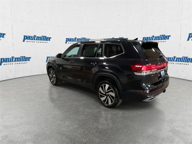 Photo of 2025 Silver Mist Metallic Volkswagen Atlas