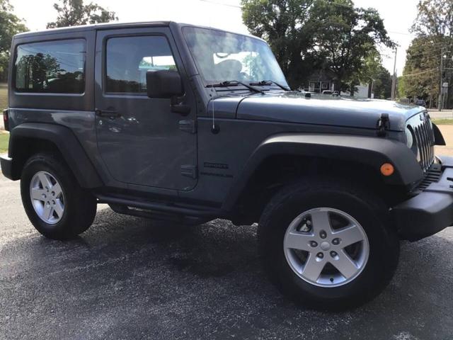 Photo of 2014 Blue Jeep Wrangler