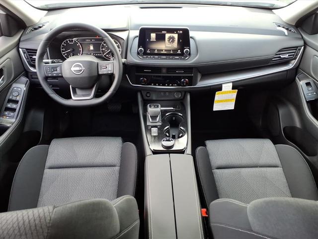 Photo of 2026 Everest White Pearl Tricoat Nissan Rogue