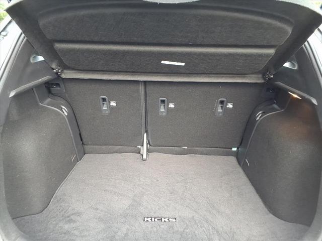Photo of 2024 Aspen White Tricoat/Super Black Nissan Kicks