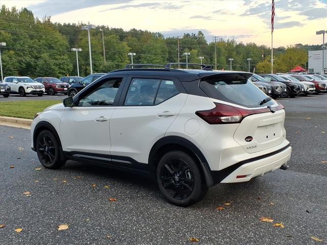 Photo of 2024 Aspen White Tricoat/Super Black Nissan Kicks
