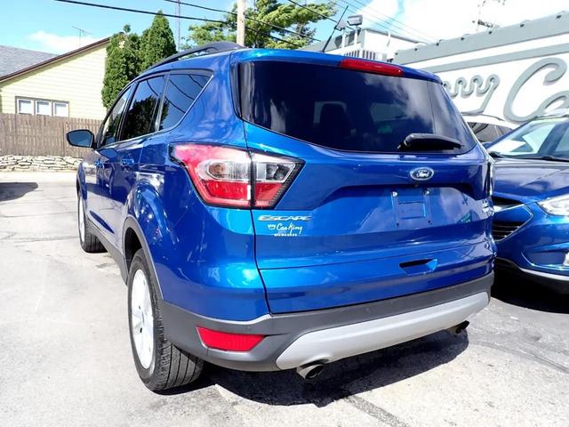 Photo of 2017 Blue Ford Escape