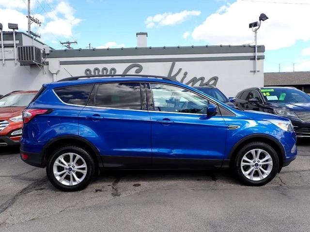 Photo of 2017 Blue Ford Escape