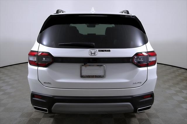 Photo of 2025 White Pearl Honda Pilot
