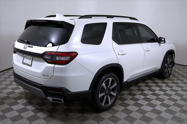 Photo of 2025 White Pearl Honda Pilot