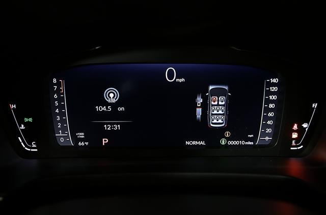 Photo of 2025 White Pearl Honda Pilot