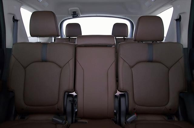 Photo of 2025 White Pearl Honda Pilot