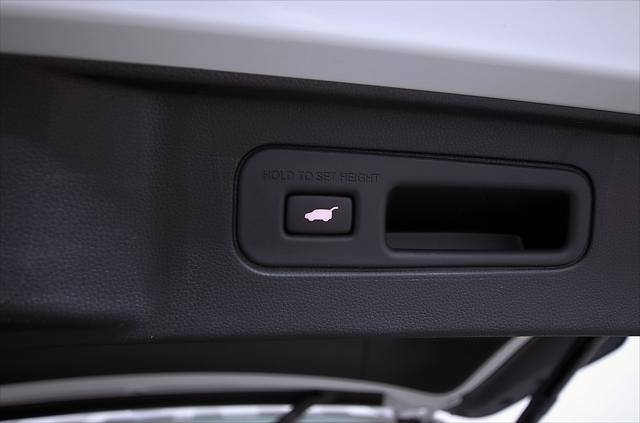 Photo of 2025 White Pearl Honda Pilot