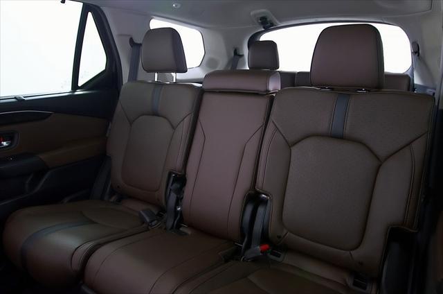 Photo of 2025 White Pearl Honda Pilot