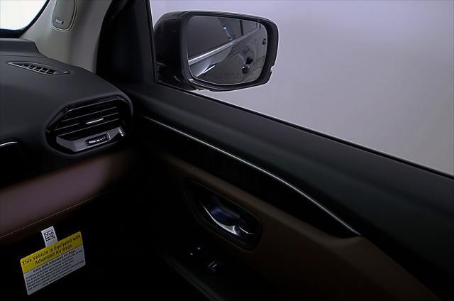 Photo of 2025 White Pearl Honda Pilot