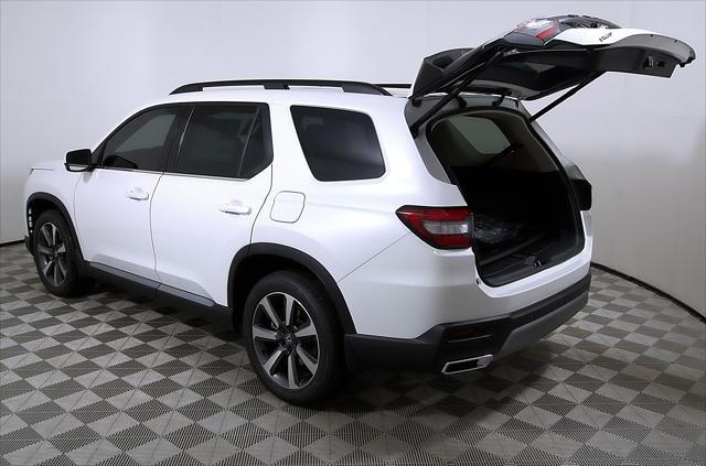 Photo of 2025 White Pearl Honda Pilot