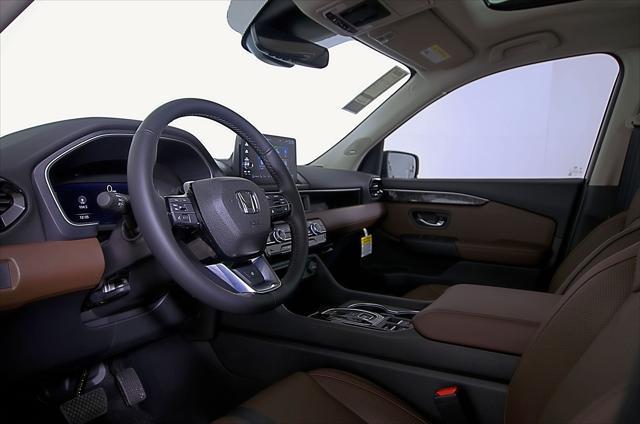 Photo of 2025 White Pearl Honda Pilot
