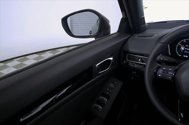 Photo of 2025 White Pearl Honda Civic Hybrid