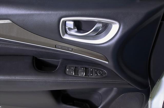 Photo of 2020 Majestic White INFINITI QX60