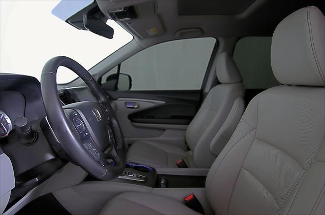 Photo of 2023 Obsidian Blue Pearl Honda Ridgeline
