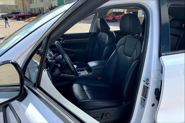 Photo of 2021 Glacial White Pearl Kia Sorento