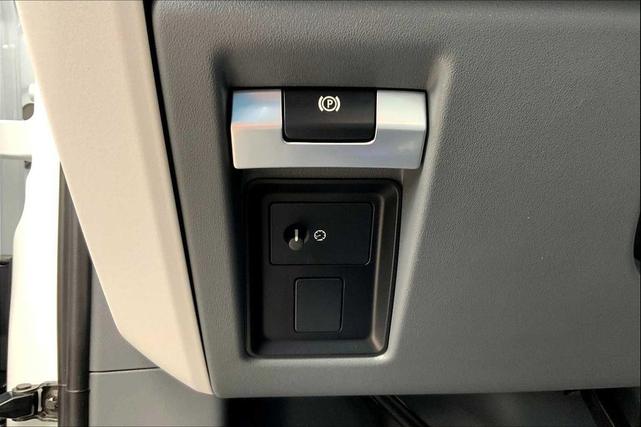Photo of 2025 Fuji White Land Rover Defender