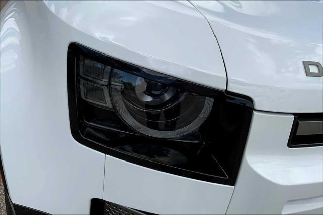 Photo of 2025 Fuji White Land Rover Defender